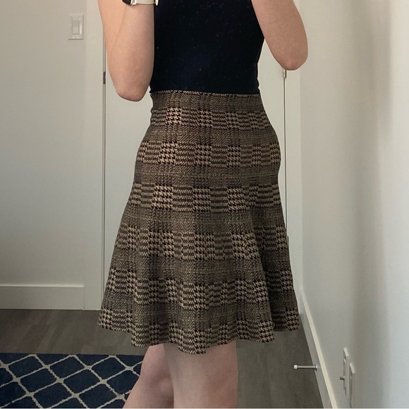 Suzy Shier - Plaid Houndstooth Skirt - Black and Brown - size small - Picture 2 of 3